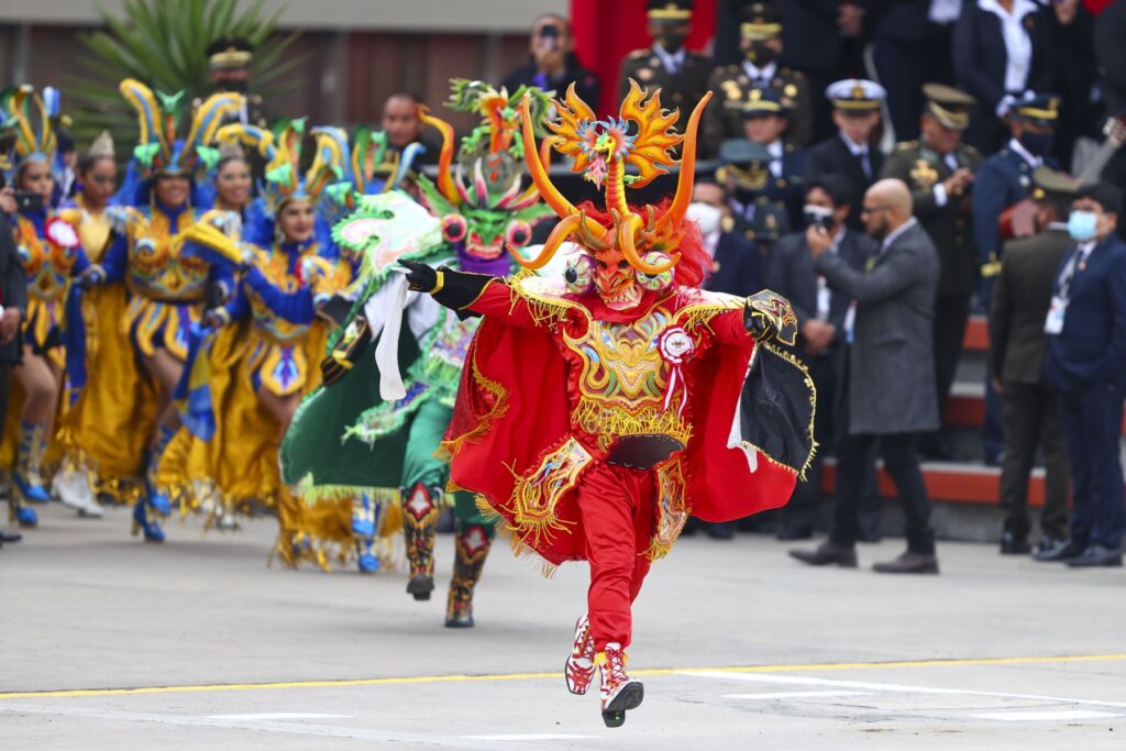 Danzas Peruanas Deleitaron En Gran Parada Y Desfile Militar Piura