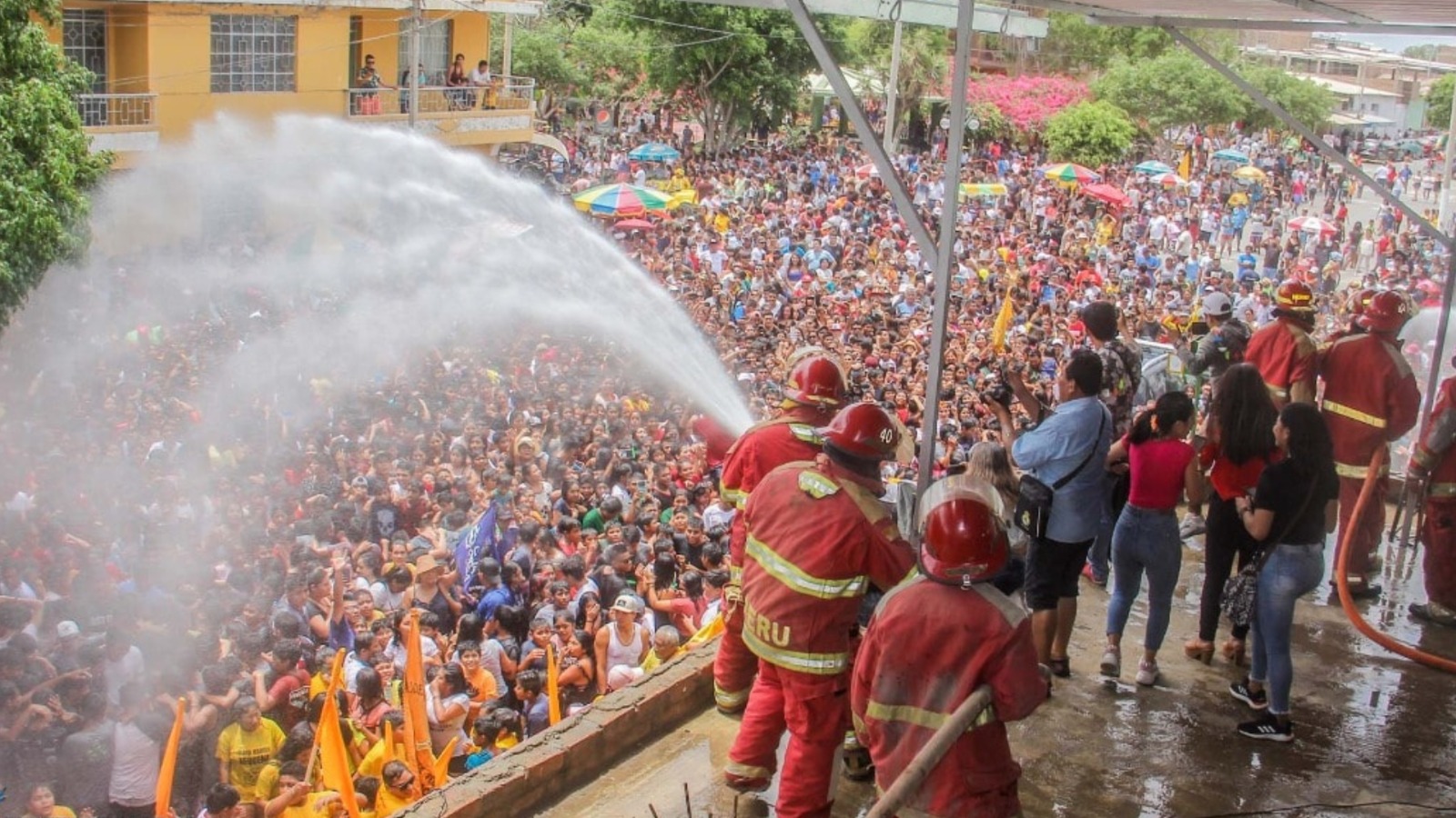 Convulsión En Regiones Del Sur Favorece Al Turismo En El Norte Del País Piura Empresarial