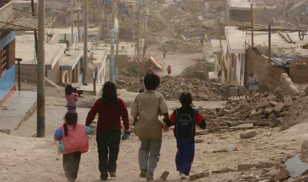 IPE advierte que 4 de cada 10 peruanos son económicamente vulnerables FOTO REVISTA ECONOMIA